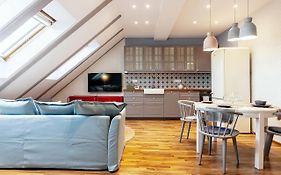 Attic Apartment On Waterfront / View / Netflix